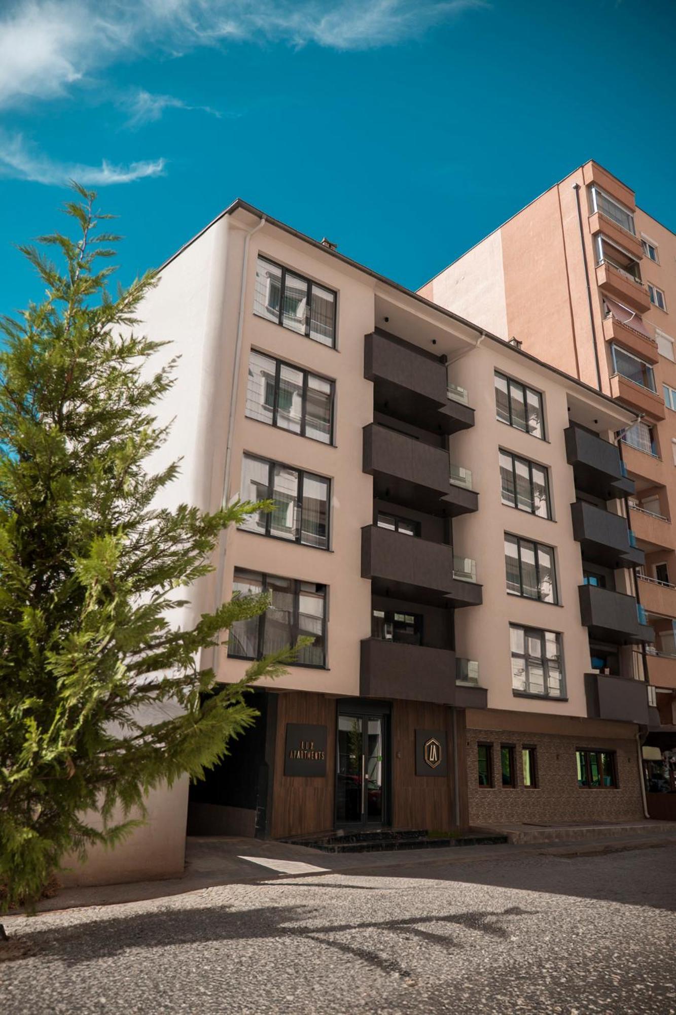 Lux Apartments Priștina Exterior foto